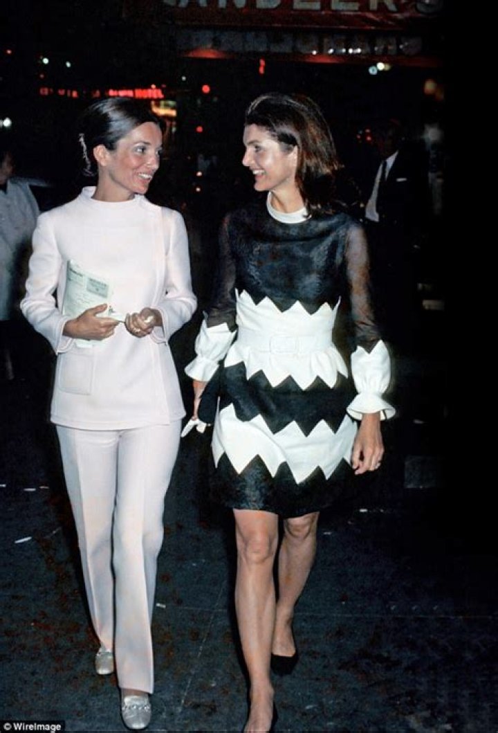 Bitter jealousy between Jackie O and her sister Lee Daily Mail Online