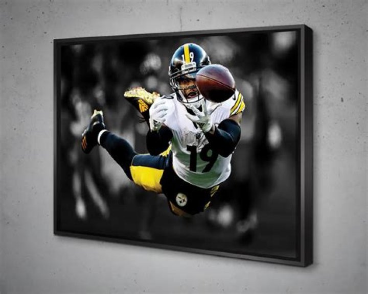 Canvas Print The Juju Bean Seeds Entada Phaseolo Juju Bean Stretched