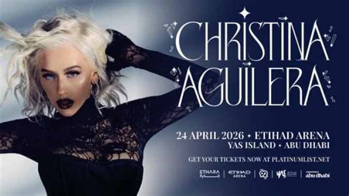 Christina Aguilera disfruta un día de sol en Miami con un traje de baño