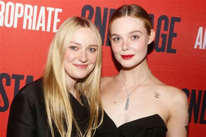 Dakota Fanning and sister Elle Fanning during 'Uptown Girls' Los