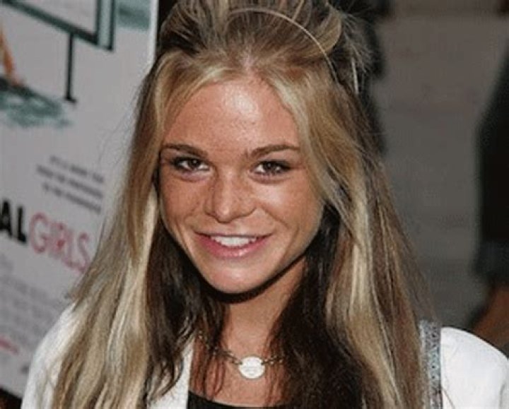 Ellen Muth Plastic Surgery Before and After Her Boob Job