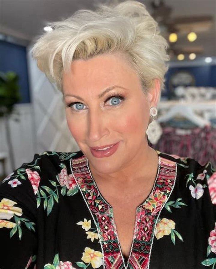 Kim Gravel Bio, Net Worth, Salary Age, Height, Weight, Wiki, Health
