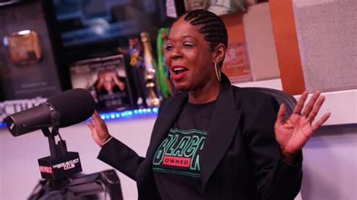 Marlo Williams On Comedy Come Up, WalMart, White Guys + More YouTube