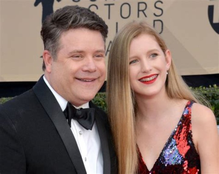 Sean Astin with his daughter in ROTK and at The Hobbit premiere The