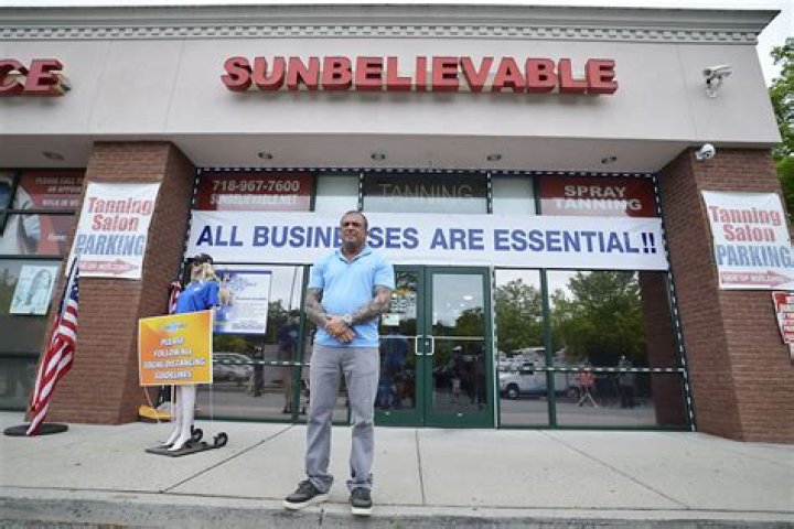 Staten Island tanning salon reopens &mdash; and gets shut down immediately