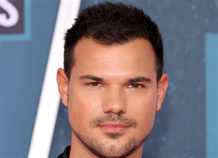 Taylor Lautner's Fianc&eacute;e Taylor Dome Makes Twilight Confession