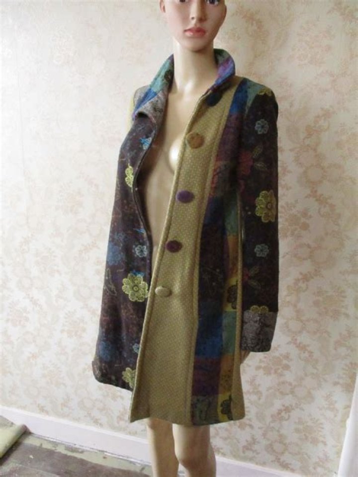 Vintage Floral Coat & Layered Tops Street Style Tokyo Fashion