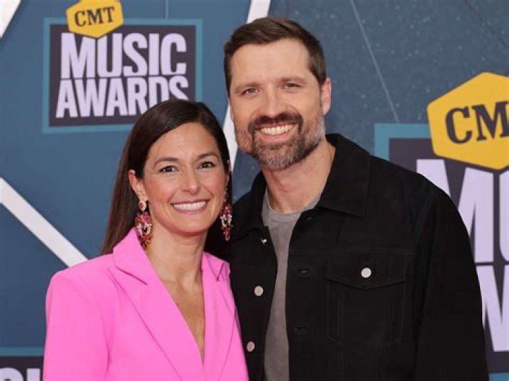 Walker Hayes's CountryPop 'I Hope You Miss Me' Is a Summer Smash